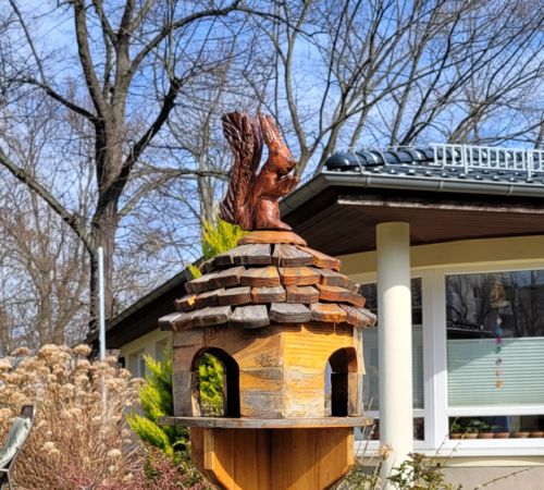 Das Bild zeigt ein Vogelhaus, das im SpreeTakt BFB gefertigt wurde.