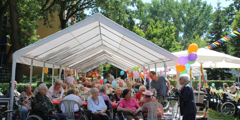 Jahresfest in der Werlseestraße - Bewohner des Seniorenzentrums Köpenick