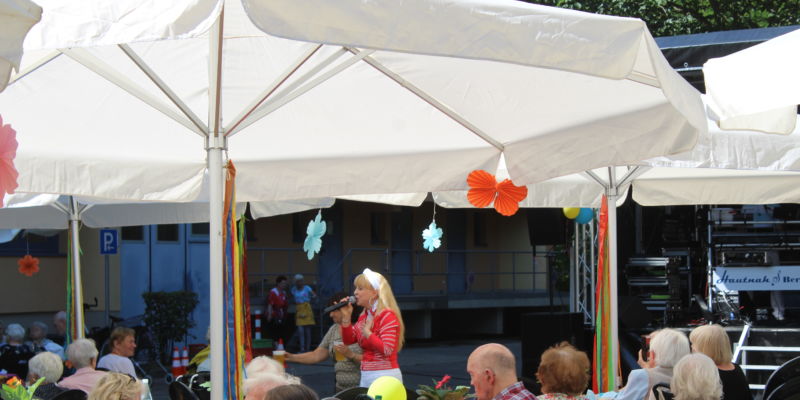 Jahresfest in der Werlseestraße - Hautnah - Liveband